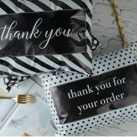 300 pc - 10x13 Poly Mailers, Poly Bags, 1.5” Thank You stickers - Picture 12 of 12